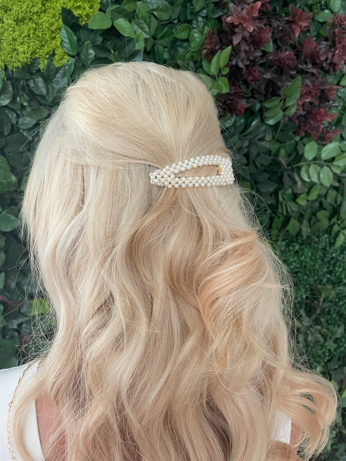 AUSTRIA PEARL OVERSIZED POINTED CLIP