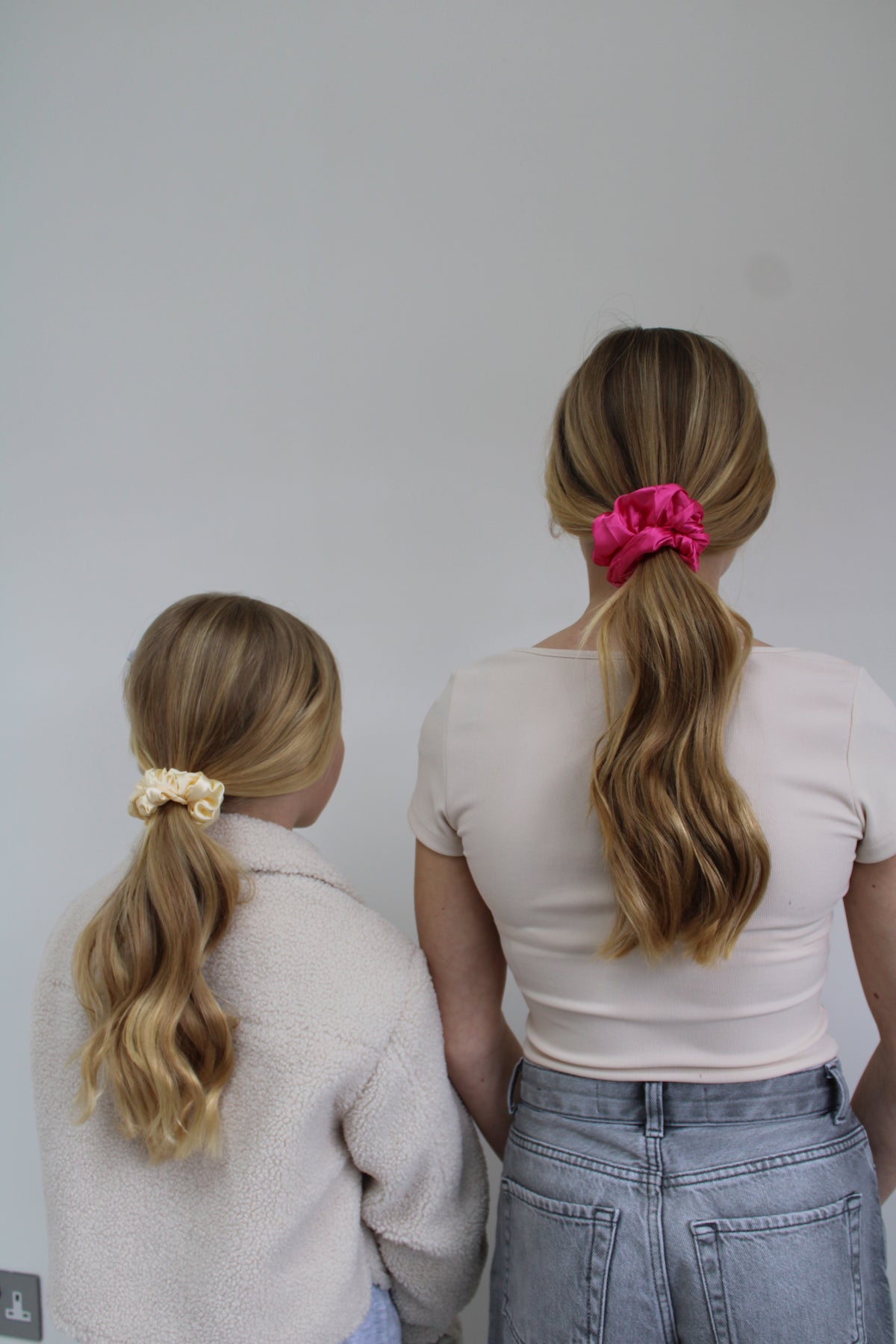 NEW YORK LEMON SATIN SCRUNCHIE