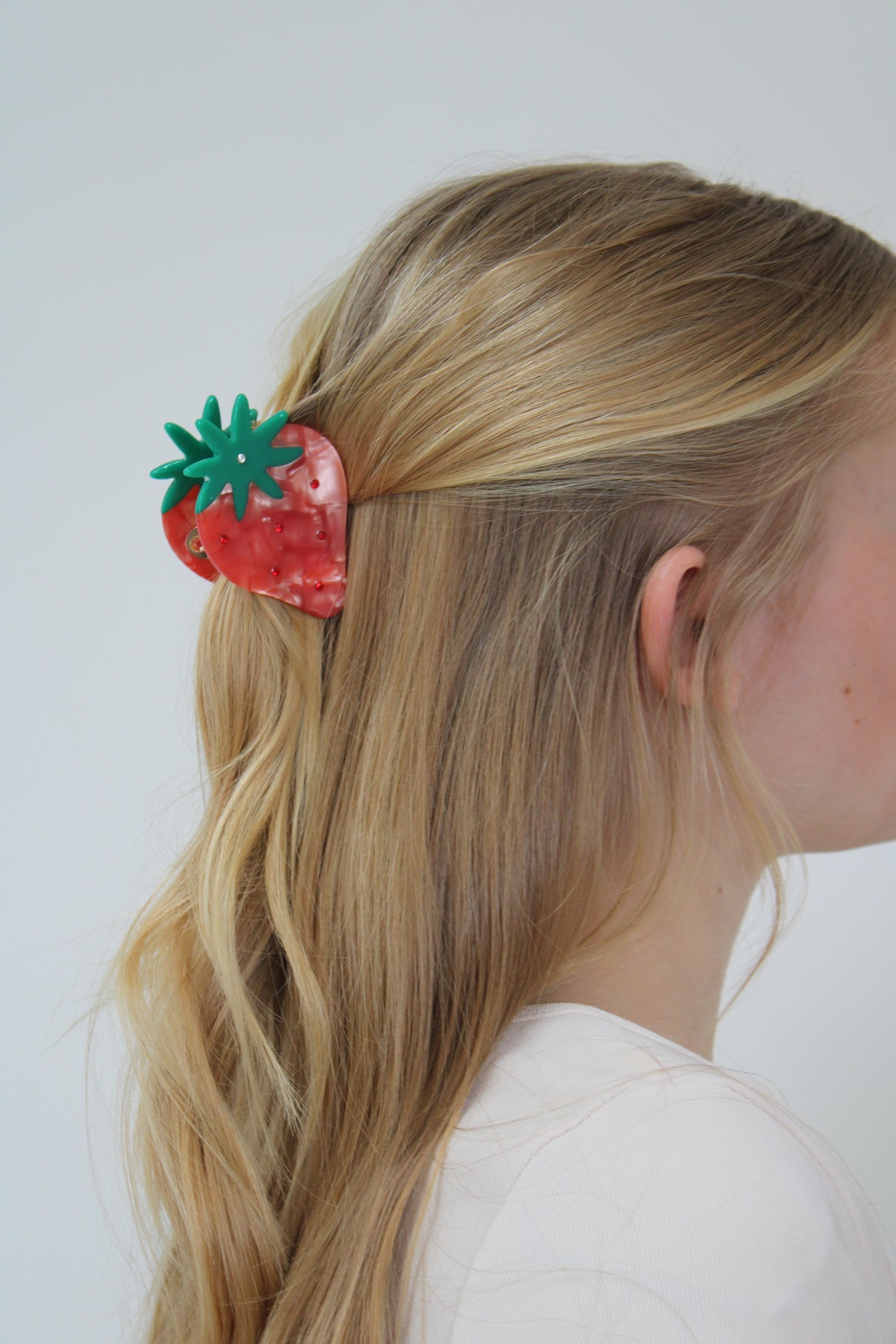 STRAWBERRY LARGE CLAW CLIP