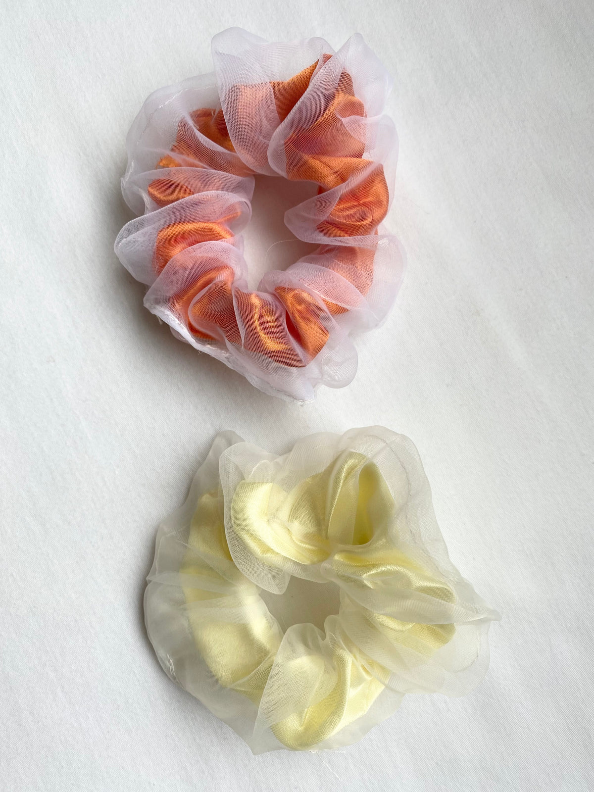 HAWAII YELLOW ORGANZA SCRUNCHIE