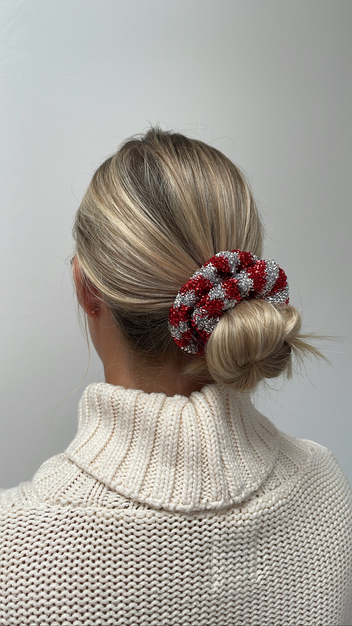 FINLAND RED AND SILVER SCRUNCHIE